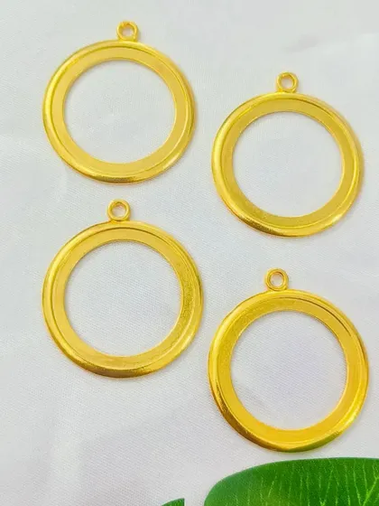 Our large round bezels are also available in a bright gold finish, perfect for creating bold and eye-catching jewelry pieces.