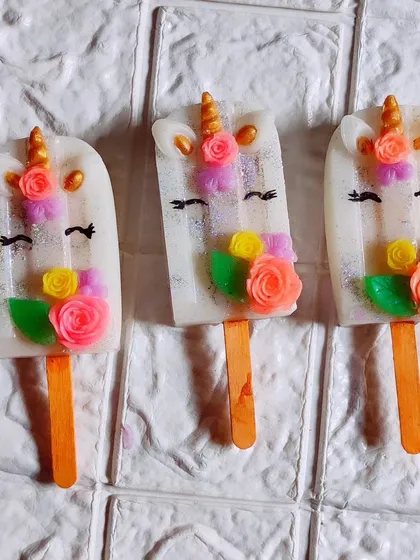 Another look at the elegant unicorn popsicle soaps, perfect for a magical party.