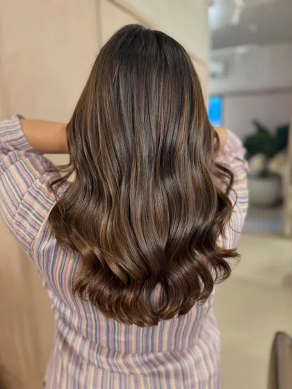 The back view of this 'Rich Roast' balayage shows how the colors melt together. It's a perfect example of a subtle yet impactful non-bleach hair color.