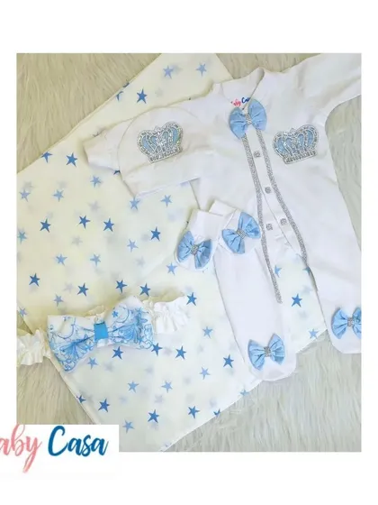 A dreamy "Twinkle Twinkle Little Star" theme for this unisex set. The combo includes a star print swaddle sheet and a white romper with blue accents and a sparkling crown.