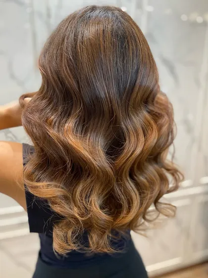 A balayage with a super blend of warm brown and caramel tones, creating a sun-kissed effect.