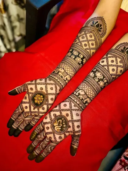 A classic design with elephants and lotus mandalas, perfect for any festive occasion.