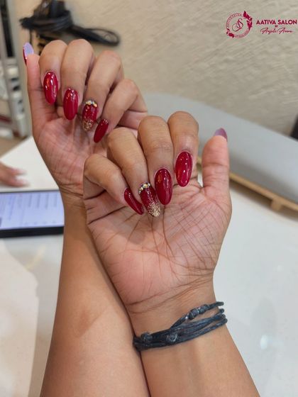 A classic holiday or party look. This set features rich red nails with a gold glitter ombré accent nail and delicate rhinestone details.