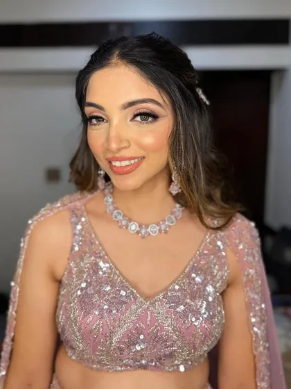 The perfect balance of shimmer and sophistication for a sangeet night.