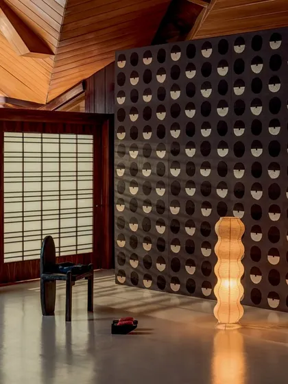 From the 'Toshima Hanji' collection, this wallpaper creates a harmonious blend of gold hues and matte paper. The repeating emblem pattern produces a symphony of light and shadow, perfect for a serene, Japanese-inspired interior.