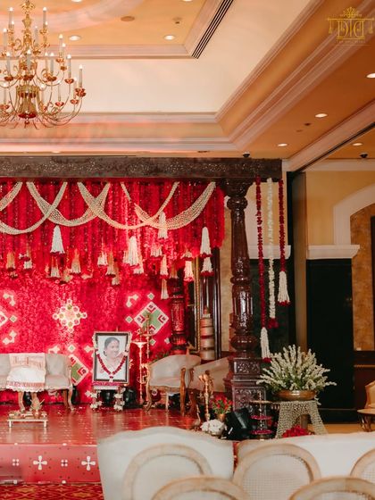 A portrait of a loved one was given a place of honor at the mandap, a touching detail we incorporated to ensure their presence was felt. It’s these personal touches that transform a wedding into a deeply meaningful family event.