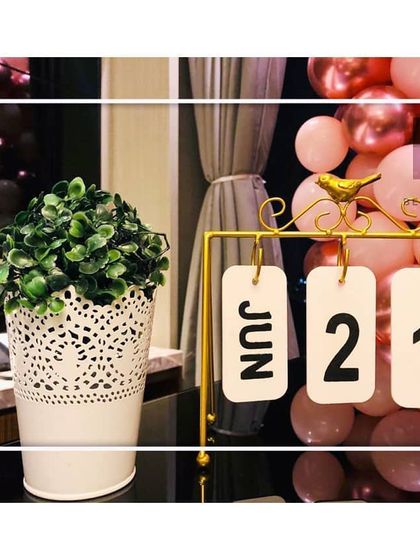 Personalization is key to our service. This custom flip calendar, set to the couple's anniversary date, is a small but meaningful detail that makes the celebration uniquely theirs.