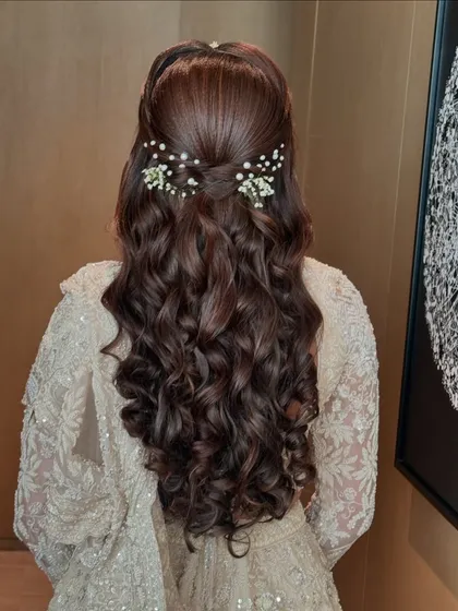 Soft, romantic curls are perfect for receptions and modern bridal events. I teach the techniques to create these long-lasting waves that look effortlessly beautiful.