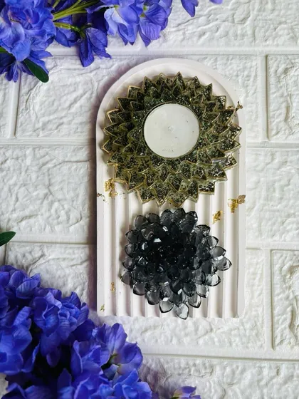 This simple, elegant arrangement on the gypsum tray is perfect for a minimal yet luxurious home decor aesthetic.