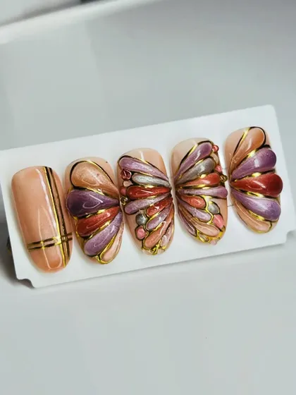This is a close-up of my cat-eye butterfly nail art. I created this intricate design by layering different shades of cat-eye gel polish to form the wings, then outlining them with fine gold chrome lines. It’s a great example of detailed, hand-painted artistry.