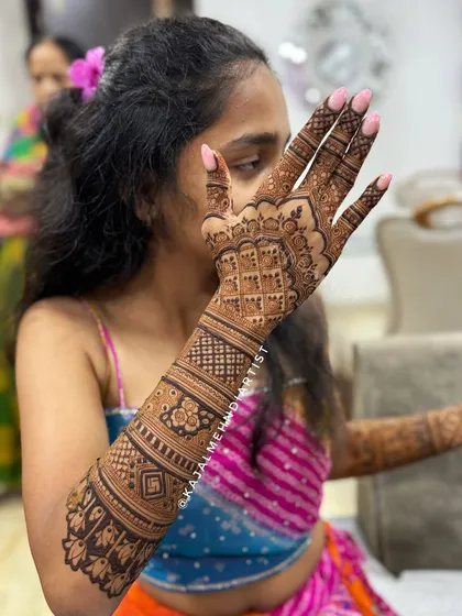 Another pose from the bridesmaid, showing off her beautiful henna.