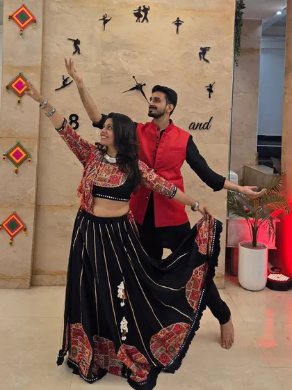 A classic Garba pose with Arun. Our couple's sessions for festive dances are a great way to connect and learn something new together.