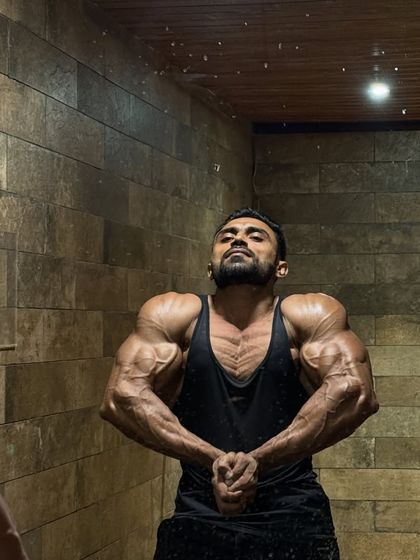 The lighting highlights the muscle definition.