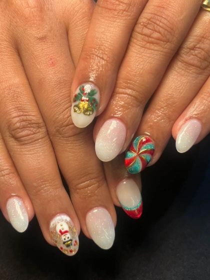 All I want for Christmas is perfect nails! This set features hand-painted snowmen, candy swirls, and jingle bells on a short, natural nail.