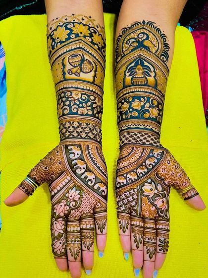 A stunning design with peacocks and elephants, with a beautiful color stain.