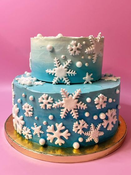 Sometimes you just need to channel winter to get away from the Mumbai heat. This was a custom snowflake-themed cake.