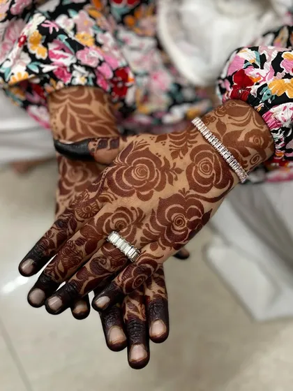 The best part is seeing the final stain. I use organic henna paste to help achieve this rich, deep reddish-brown color, and this beautiful rose pattern really shows it off.