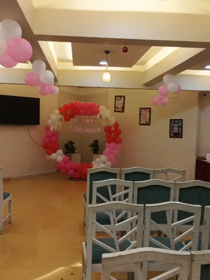 The view of the party hall in Vashi, ready for guests with our balloon ring as the centerpiece.