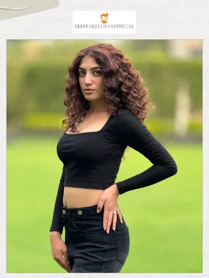 A full view of a textured haircut that gives curls a beautiful shape and movement. The right cut ensures your hair looks great from every angle.