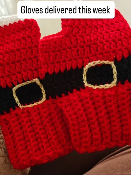 Getting into the festive spirit with these Santa-themed fingerless gloves. The red body with a black belt and gold buckle is such a fun design for the Christmas season.