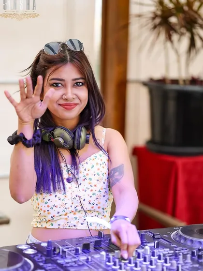 Waving to the crowd during a chill sundowner set at the DoubleTree Hilton in Bangalore. Daytime parties have a unique vibe, and I enjoy crafting a lighter, groovier set to match the mood.