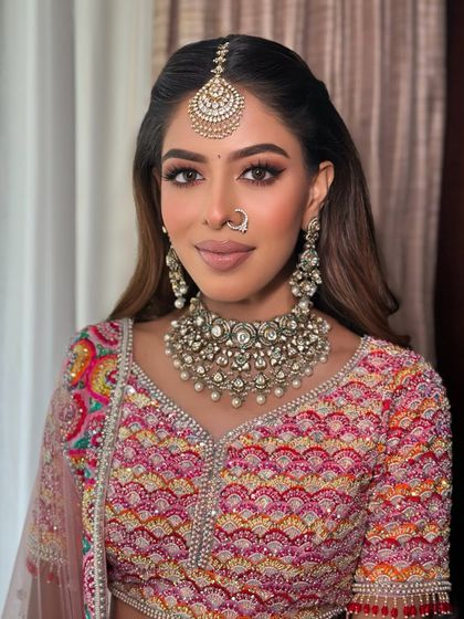 A beautiful portrait of my bride, with warm tones and my signature liner.