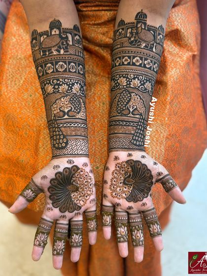 Another view of the covered arms and minimalist palms design, showing the beautiful contrast and unique style.