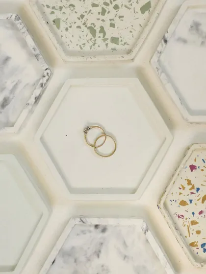 Did you know you can use our hexagonal trinkets to keep your daily jewelry safe? They are available in terrazzo and marbled finishes.