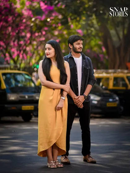 I use the iconic streets of Mumbai to create a unique urban love story. This shot, with the city's famous black-and-yellow taxis in the background, adds a touch of local charm to the couple's pre-wedding album.