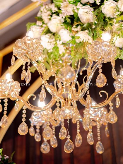 Elegant White & Glamorous Themes photo 13