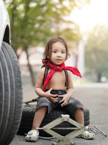 A fun and unique 'mechanic' theme for a toddler's outdoor shoot. We can get creative with themes no matter the location.