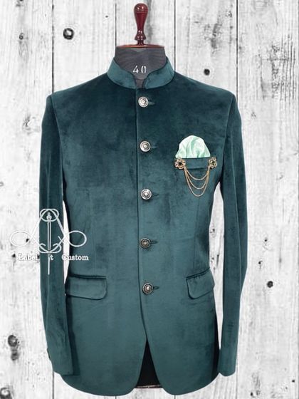 Simplicity and elegance define this bottle green velvet bandhgala. The clean lines and rich fabric make it a sophisticated choice for any formal occasion, from a reception to a festive dinner.