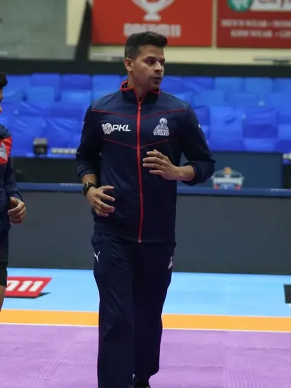 Leading the team during an on-mat warm-up. The past week has been kind, and we keep the momentum going.