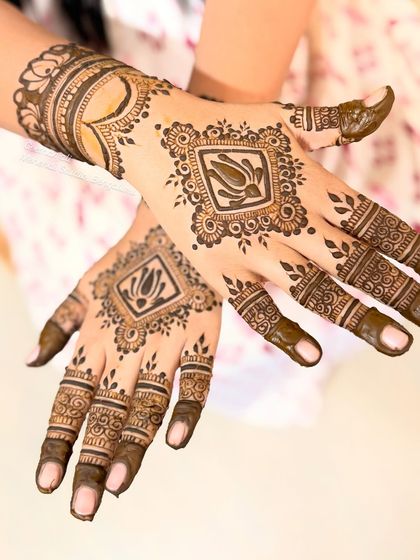 A brighter, clearer shot of the modern semi-bridal design with the framed lotus.