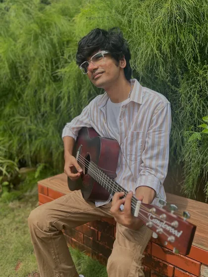 Another shot from my outdoor session. The combination of nature and music always inspires me.