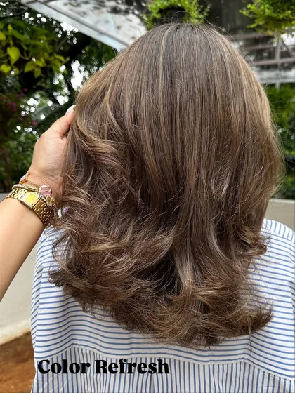 When you need a color refresh, I've got you. I took her faded highlights and toned them to this beautiful, cool-toned brunette, blending everything for a sophisticated and polished finish.