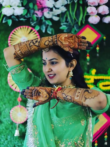 Another lovely shot of my bride Poonam, looking radiant in her green mehndi outfit.