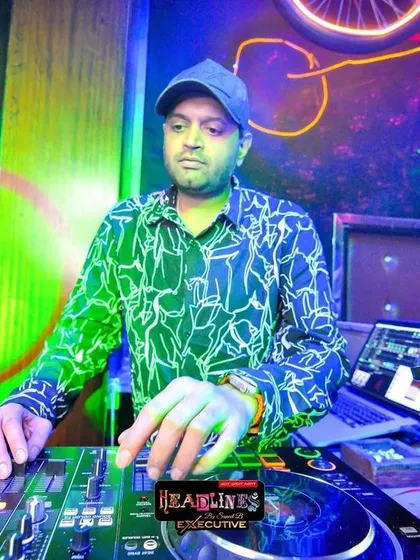 At the console under the neon lights of the club. A great environment for a great party.
