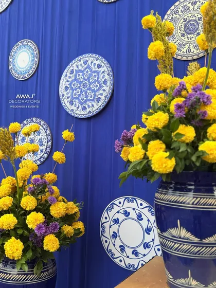 The decorative plate wall, a unique and artistic backdrop element that adds a touch of sophistication to the Haldi decor.