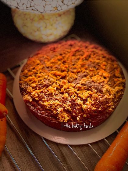 A scrumptious spiced carrot raisin tea cake made with jaggery and whole wheat flour, topped with a buttery oats and carrot crumble. Absolutely delish.