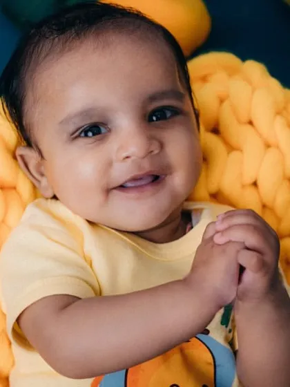 Such a sweet and gentle expression from this little one. The vibrant yellow and green colors really make his portrait pop.