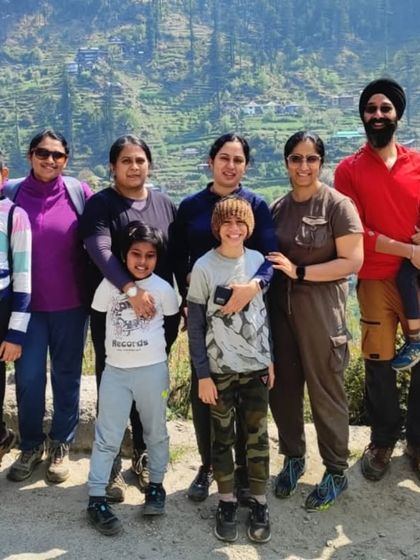 A wonderful family and friends group on our Jibhi and Tirthan Valley trip. I make sure my trips are enjoyable for everyone, including kids.