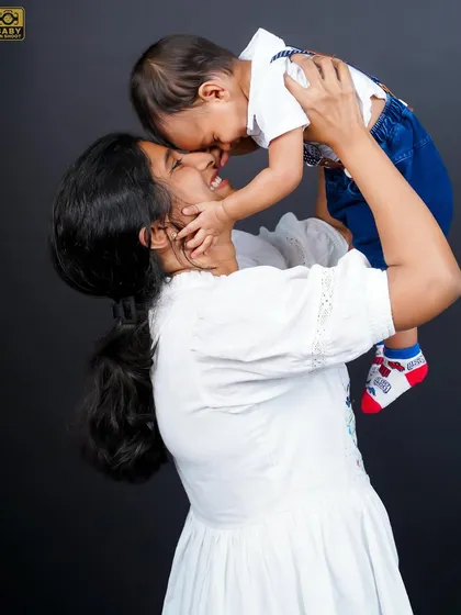 Sometimes, the most powerful photos are the simplest. This tender moment between a mother and her baby shows the beautiful, natural connection that I always aim to capture during our family sessions.