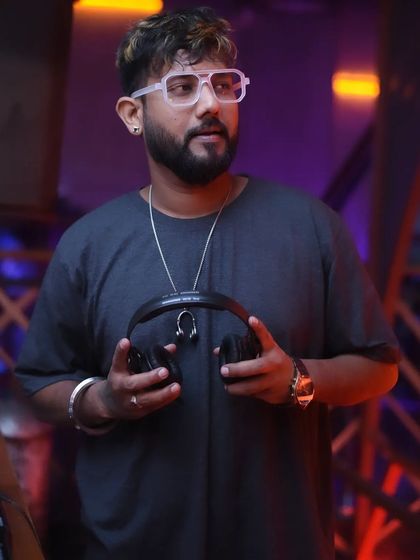 A duplicate of my confident pose, holding my headphones.