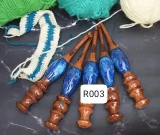 My hybrid resin and wood hooks come in many beautiful colors, like this vibrant blue. Here you can see a set ready to be used with some soft yarn, perfect for starting a new scarf or blanket.