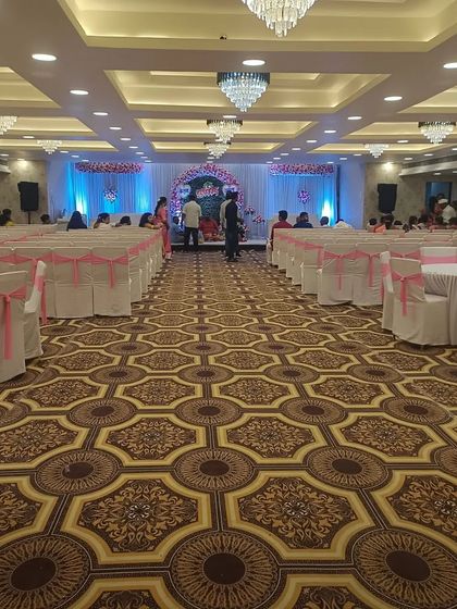 The Jashan banquet hall in Nerul, set up for a 300-guest wedding. I can organize a complete wedding package here for around 2.3 lakhs.