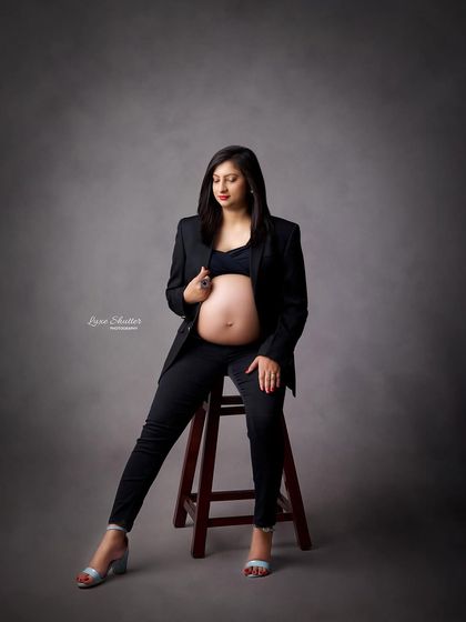 A chic, seated pose that feels like it's straight from a magazine. This modern styling is perfect for creating sophisticated and fashionable maternity portraits.