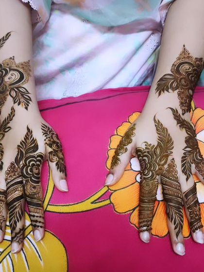 Hajira Mehendi Artist - Mehndi Art Classes & Workshops Flowing Floral & Arabic Designs photo 19