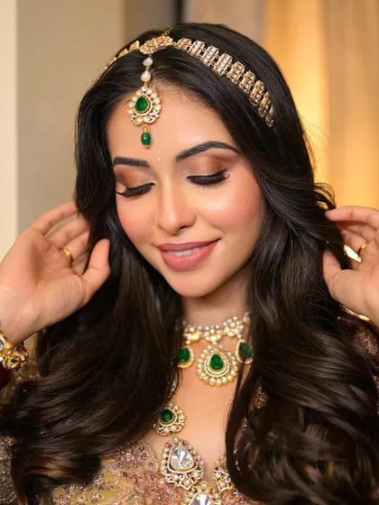 Alamzeb glamour with a modern twist. Inspired by the grace of Heeramandi, this look features a subtle shimmer on the eyes and perfectly contoured cheeks.