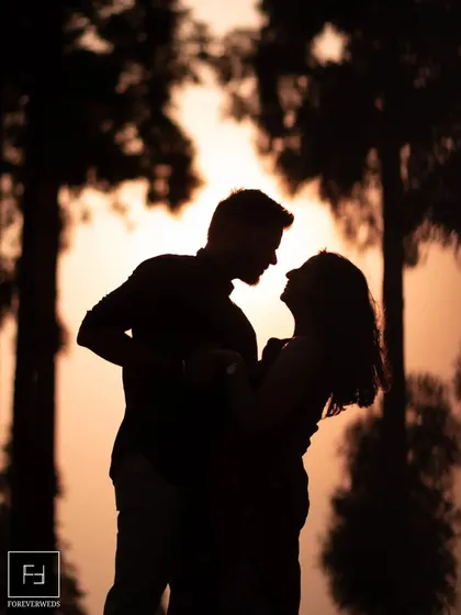 Another take on the classic sunset silhouette, this time with a closer, more intimate framing. The focus is entirely on the way Ishu and Arihant look at each other, with the golden light creating a beautiful halo effect.
